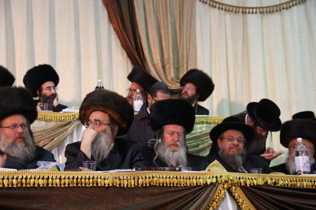 שמחת לעלוב: אלפי החסידים רקדו אל תוך הלילה ● גלריה