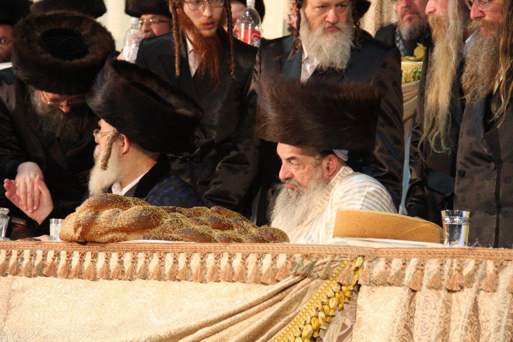 שמחת לעלוב: אלפי החסידים רקדו אל תוך הלילה ● גלריה