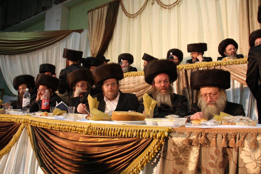 שמחת לעלוב: אלפי החסידים רקדו אל תוך הלילה ● גלריה