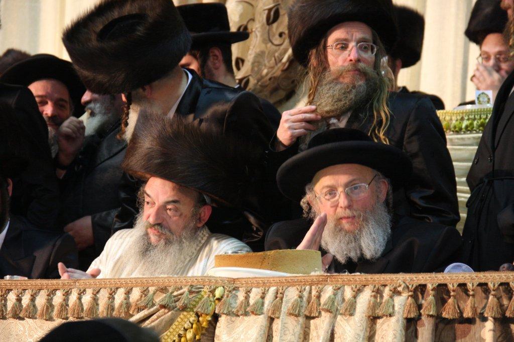 שמחת לעלוב: אלפי החסידים רקדו אל תוך הלילה ● גלריה
