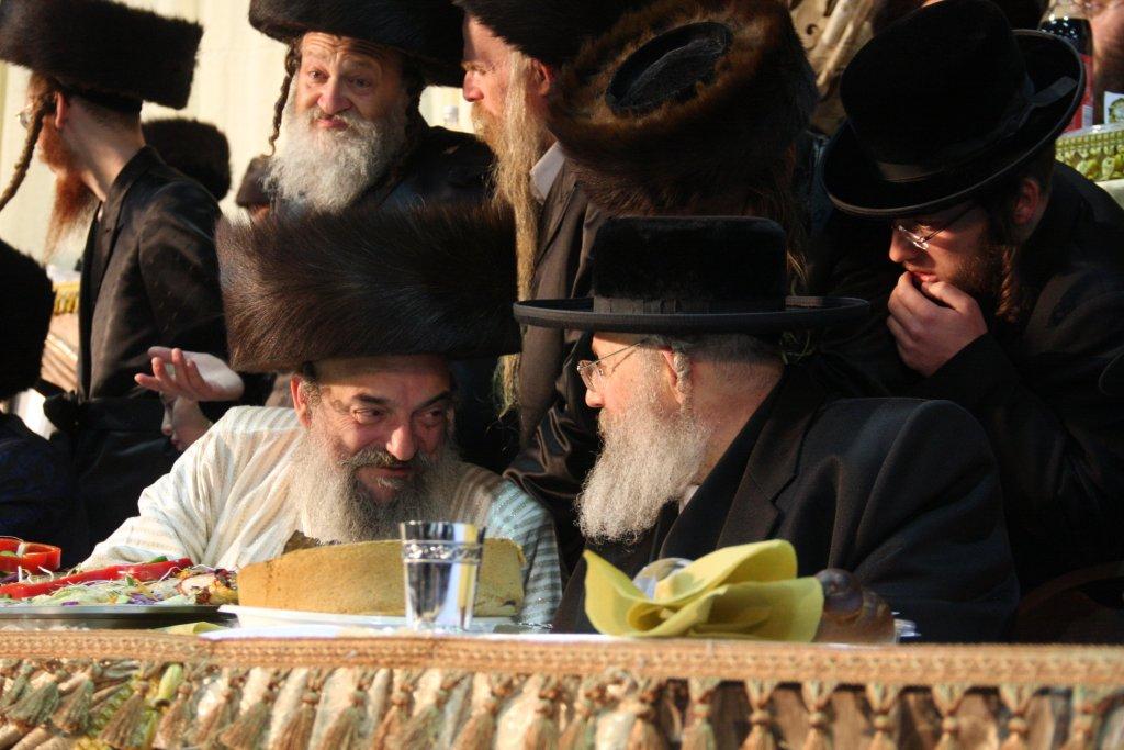 שמחת לעלוב: אלפי החסידים רקדו אל תוך הלילה ● גלריה