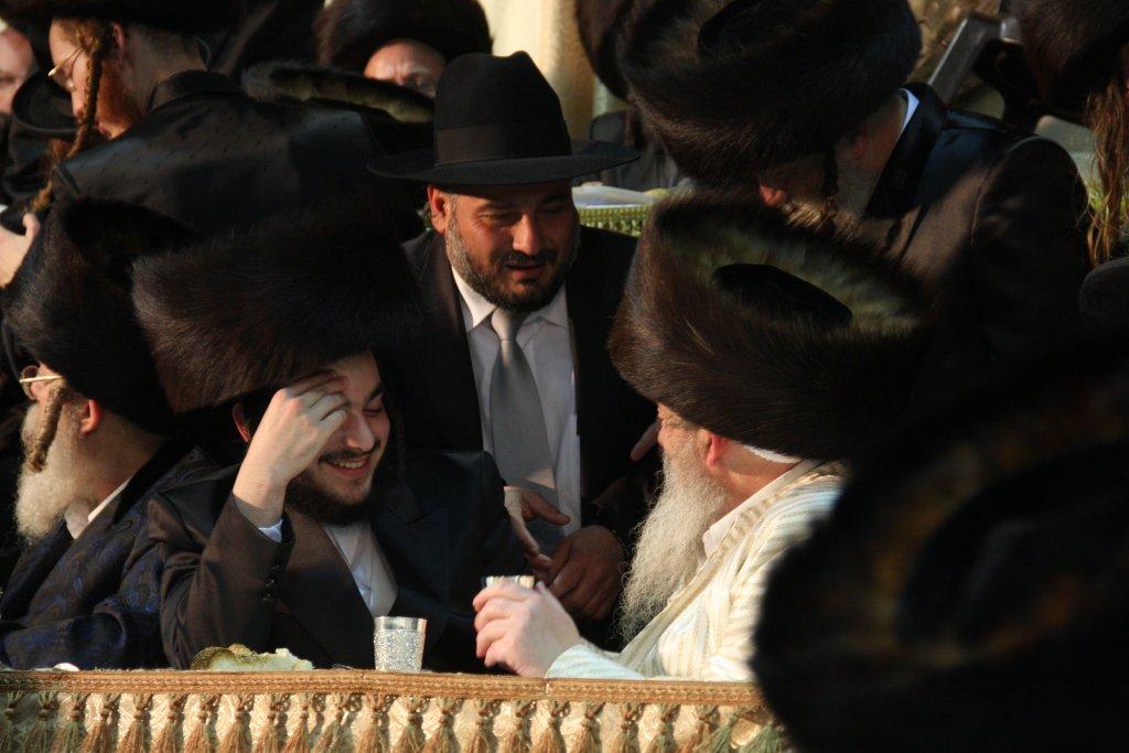 שמחת לעלוב: אלפי החסידים רקדו אל תוך הלילה ● גלריה