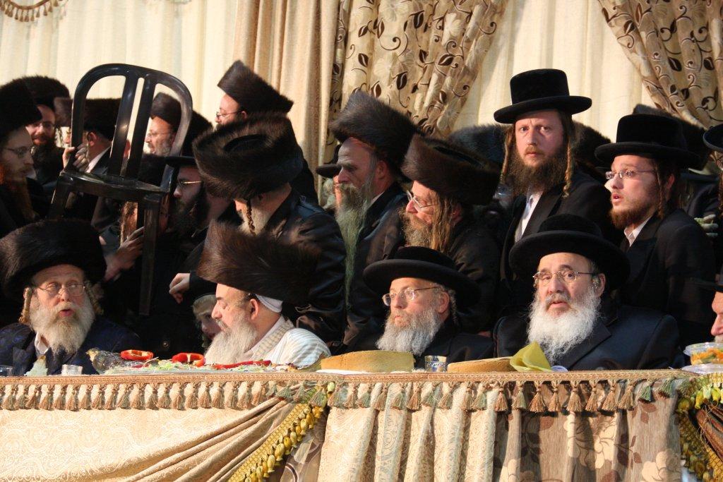 שמחת לעלוב: אלפי החסידים רקדו אל תוך הלילה ● גלריה