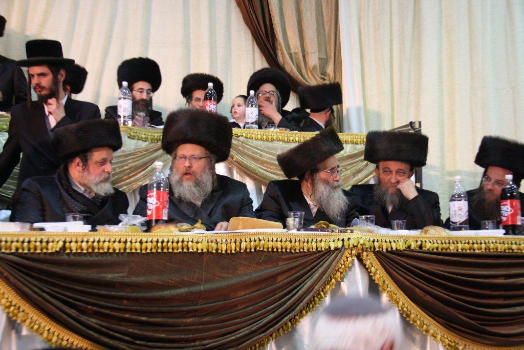 שמחת לעלוב: אלפי החסידים רקדו אל תוך הלילה ● גלריה