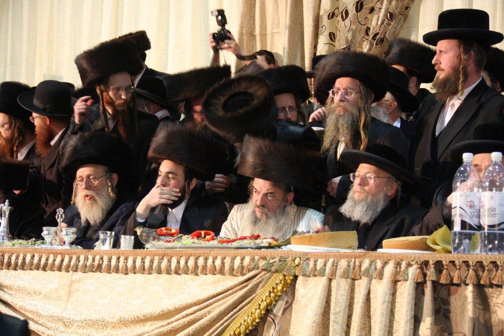 שמחת לעלוב: אלפי החסידים רקדו אל תוך הלילה ● גלריה