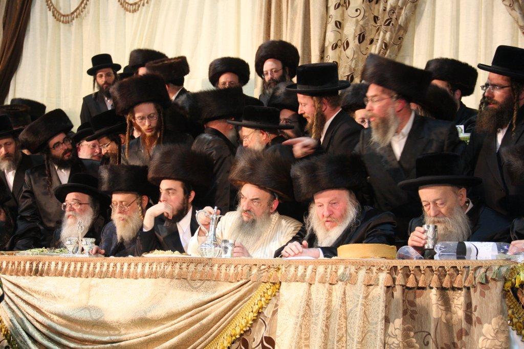 שמחת לעלוב: אלפי החסידים רקדו אל תוך הלילה ● גלריה