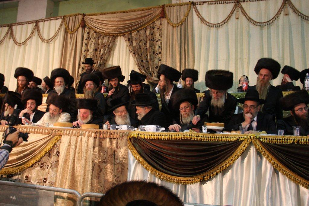 שמחת לעלוב: אלפי החסידים רקדו אל תוך הלילה ● גלריה