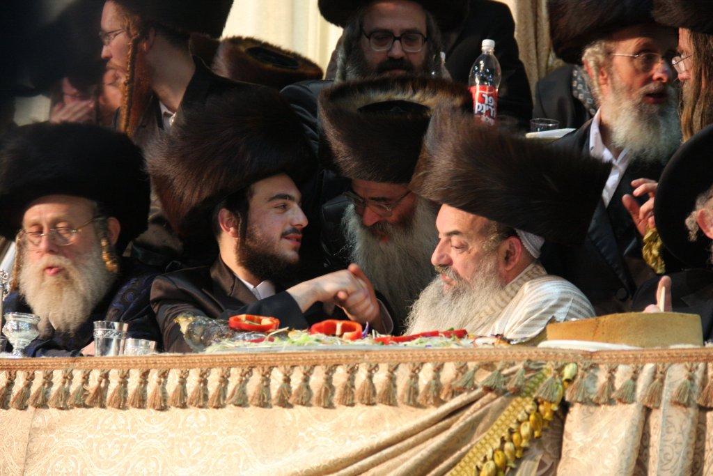 שמחת לעלוב: אלפי החסידים רקדו אל תוך הלילה ● גלריה