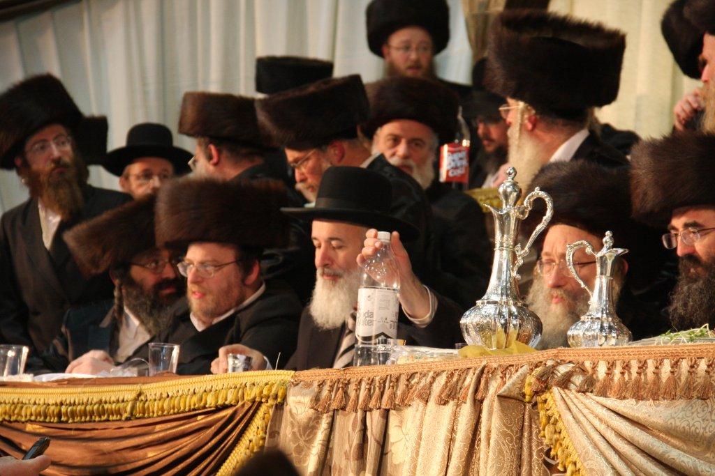 שמחת לעלוב: אלפי החסידים רקדו אל תוך הלילה ● גלריה