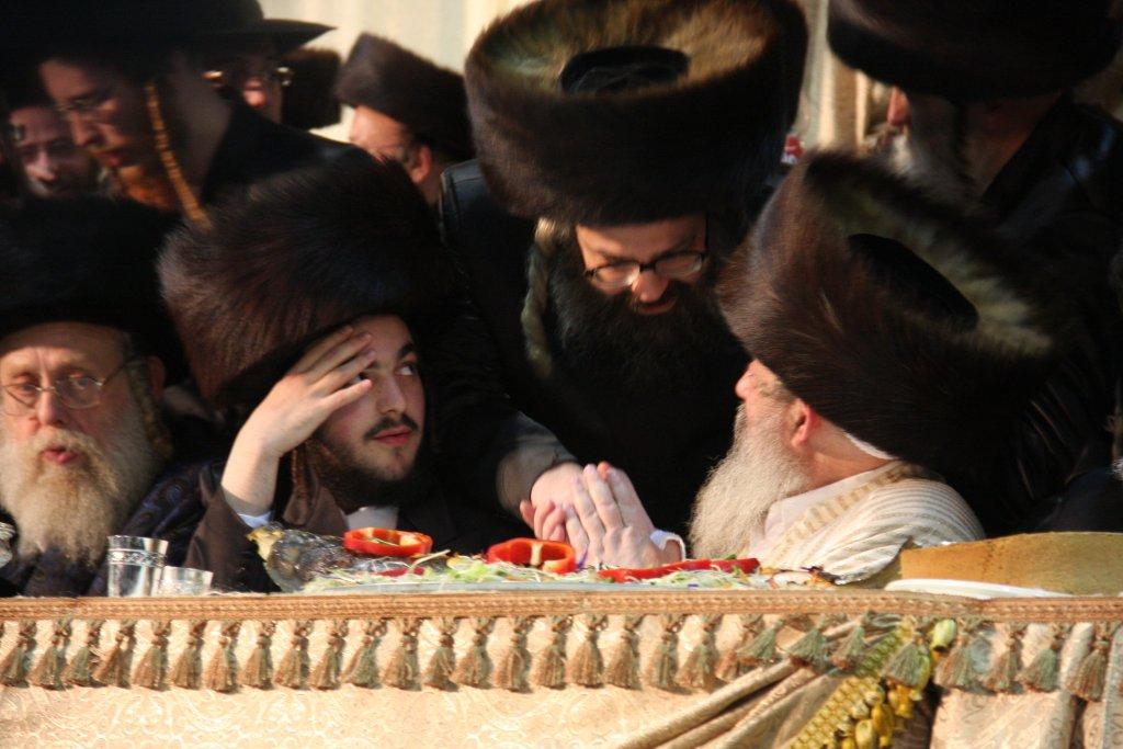 שמחת לעלוב: אלפי החסידים רקדו אל תוך הלילה ● גלריה