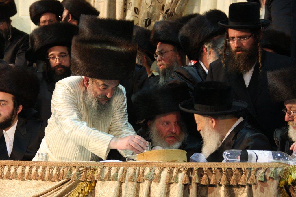 שמחת לעלוב: אלפי החסידים רקדו אל תוך הלילה ● גלריה