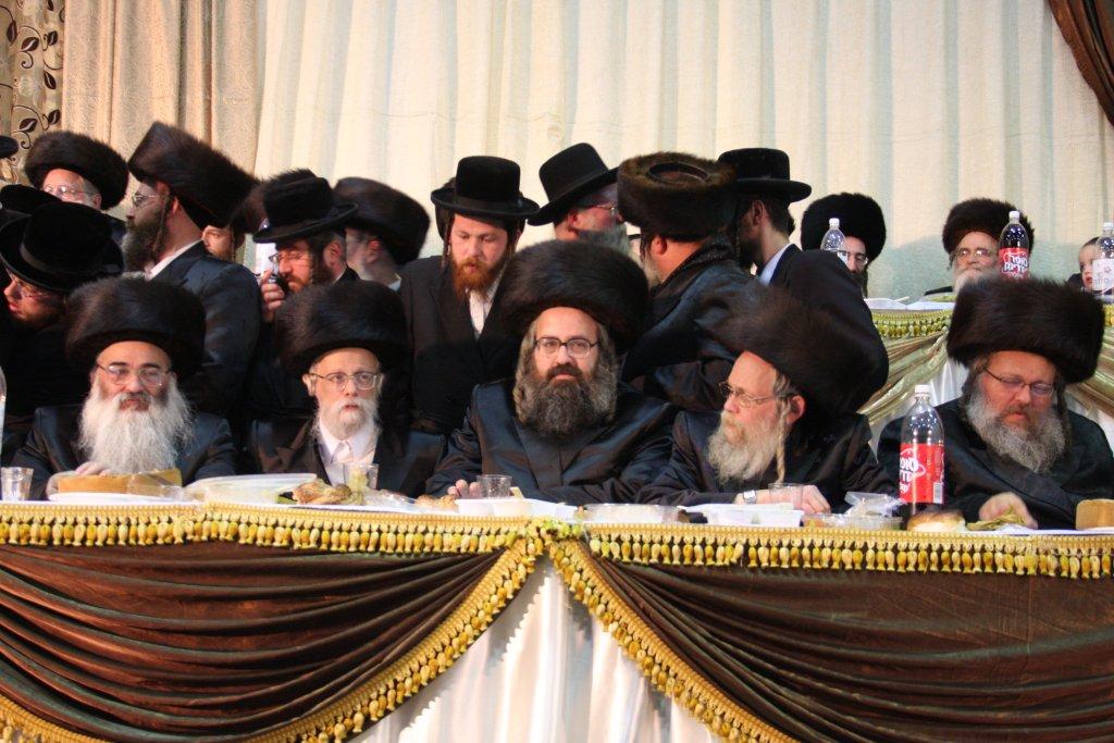 שמחת לעלוב: אלפי החסידים רקדו אל תוך הלילה ● גלריה