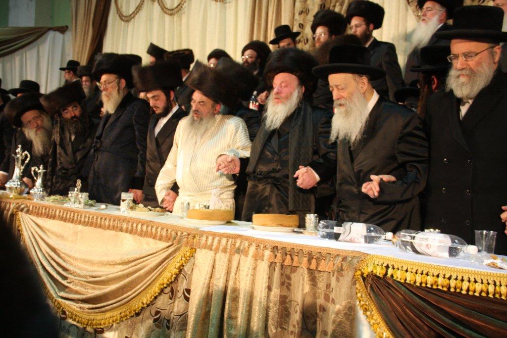 שמחת לעלוב: אלפי החסידים רקדו אל תוך הלילה ● גלריה