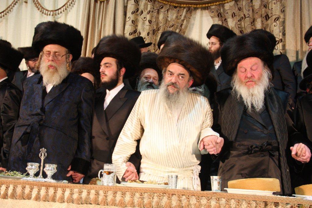 שמחת לעלוב: אלפי החסידים רקדו אל תוך הלילה ● גלריה
