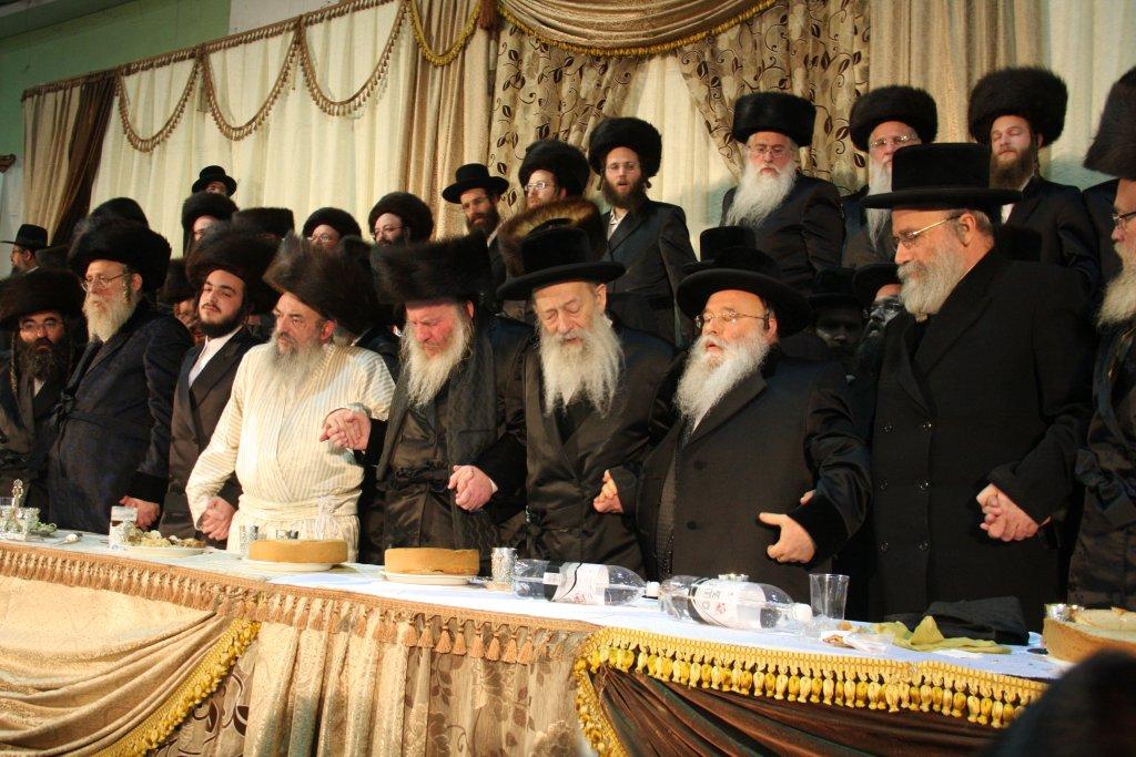שמחת לעלוב: אלפי החסידים רקדו אל תוך הלילה ● גלריה