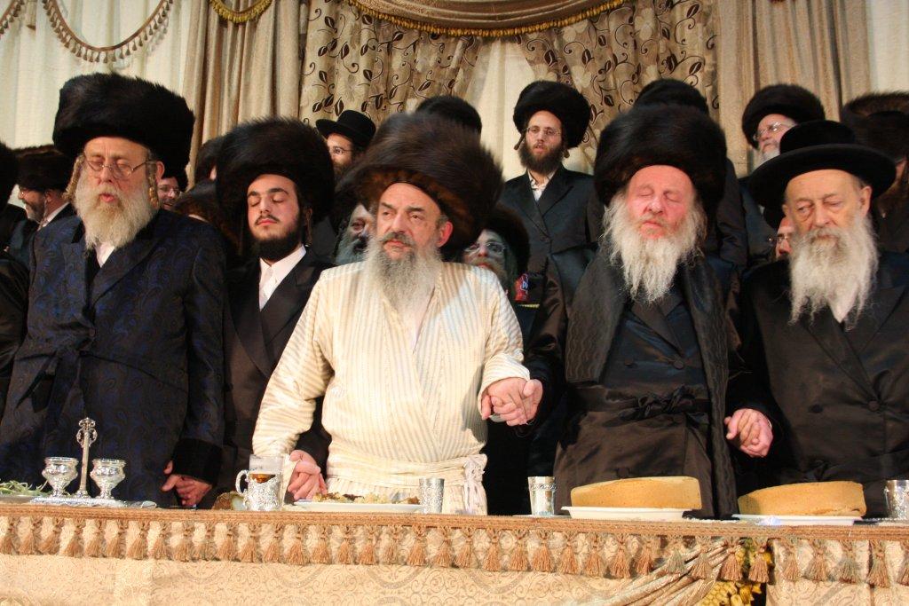 שמחת לעלוב: אלפי החסידים רקדו אל תוך הלילה ● גלריה