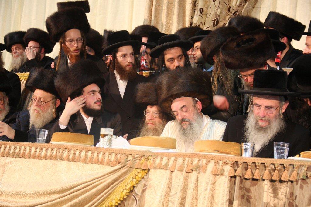 שמחת לעלוב: אלפי החסידים רקדו אל תוך הלילה ● גלריה