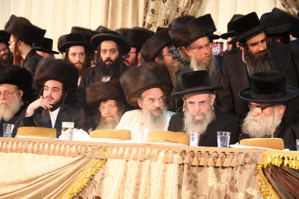 שמחת לעלוב: אלפי החסידים רקדו אל תוך הלילה ● גלריה
