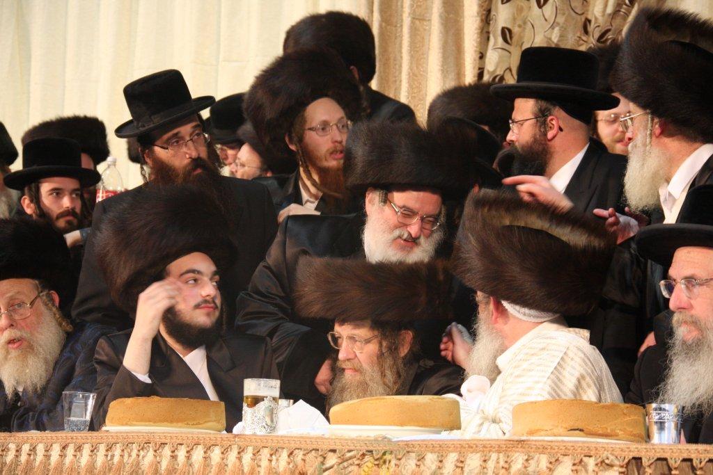 שמחת לעלוב: אלפי החסידים רקדו אל תוך הלילה ● גלריה