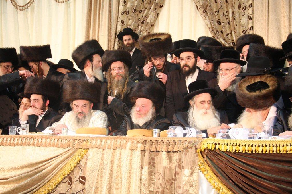 שמחת לעלוב: אלפי החסידים רקדו אל תוך הלילה ● גלריה