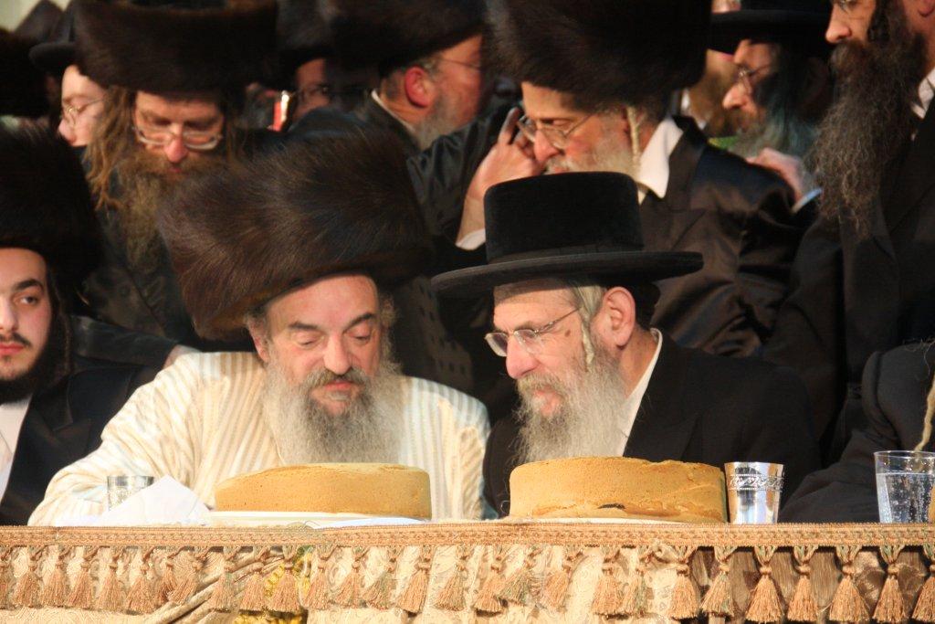 שמחת לעלוב: אלפי החסידים רקדו אל תוך הלילה ● גלריה