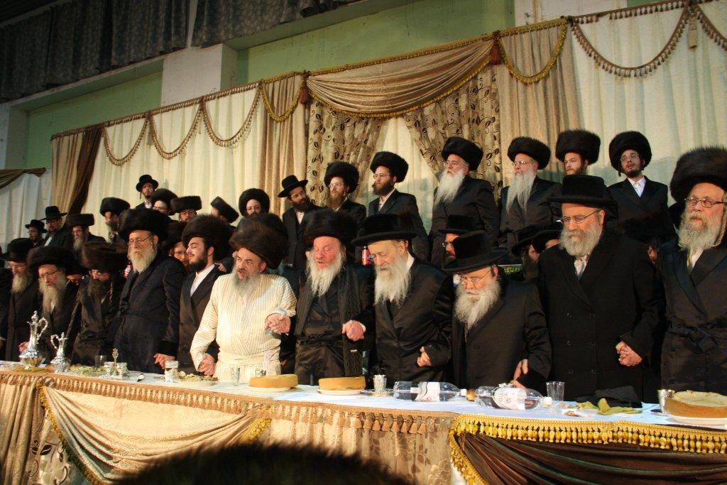 שמחת לעלוב: אלפי החסידים רקדו אל תוך הלילה ● גלריה