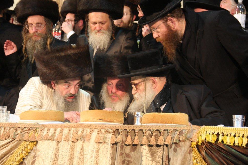 שמחת לעלוב: אלפי החסידים רקדו אל תוך הלילה ● גלריה