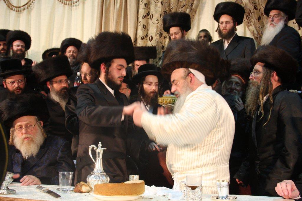 שמחת לעלוב: אלפי החסידים רקדו אל תוך הלילה ● גלריה