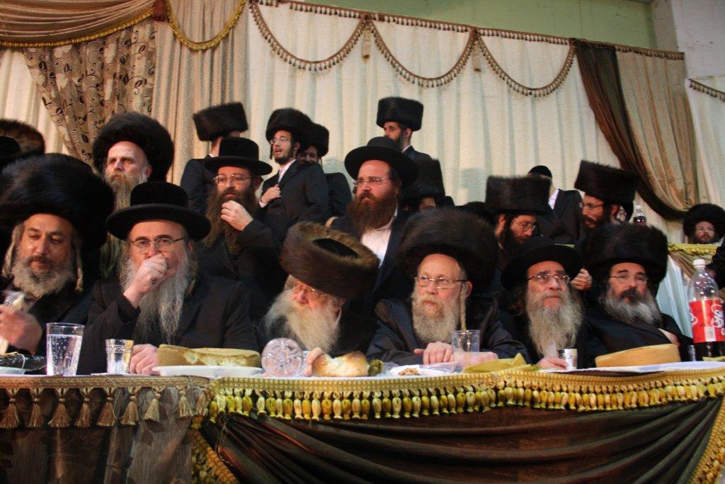 שמחת לעלוב: אלפי החסידים רקדו אל תוך הלילה ● גלריה