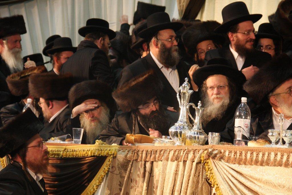 שמחת לעלוב: אלפי החסידים רקדו אל תוך הלילה ● גלריה