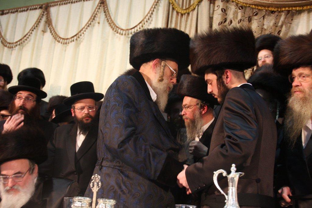 שמחת לעלוב: אלפי החסידים רקדו אל תוך הלילה ● גלריה