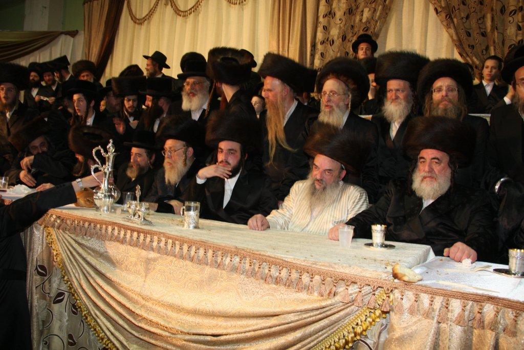 שמחת לעלוב: אלפי החסידים רקדו אל תוך הלילה ● גלריה