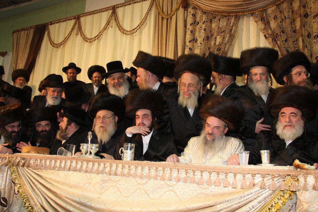 שמחת לעלוב: אלפי החסידים רקדו אל תוך הלילה ● גלריה