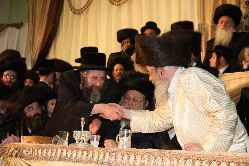 שמחת לעלוב: אלפי החסידים רקדו אל תוך הלילה ● גלריה