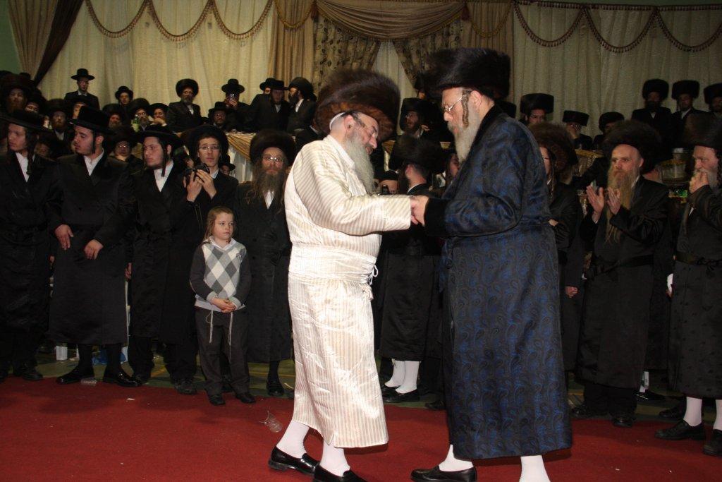 שמחת לעלוב: אלפי החסידים רקדו אל תוך הלילה ● גלריה
