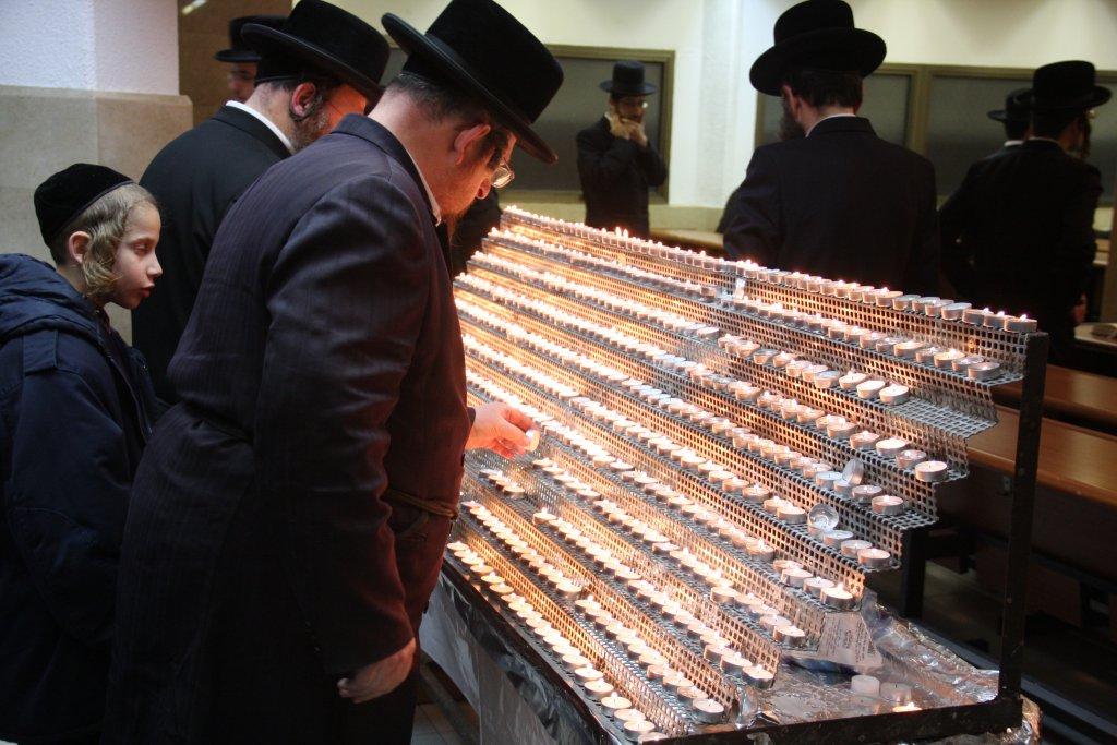 צפו בגלריה: ‏‏טיש יארצייט בחסידות נדבורנה