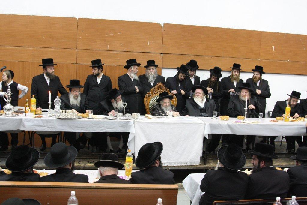 צפו בגלריה: ‏‏טיש יארצייט בחסידות נדבורנה