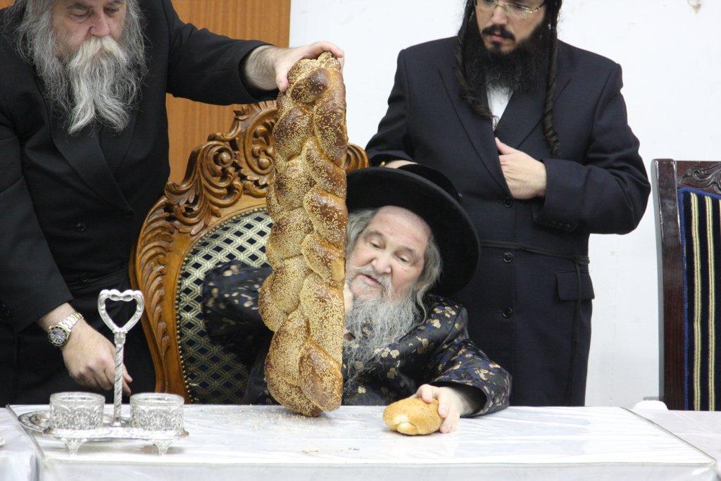 צפו בגלריה: ‏‏טיש יארצייט בחסידות נדבורנה