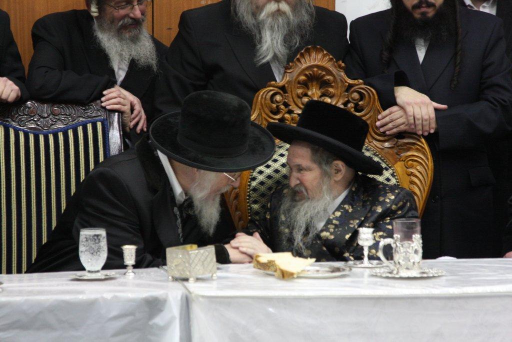 צפו בגלריה: ‏‏טיש יארצייט בחסידות נדבורנה