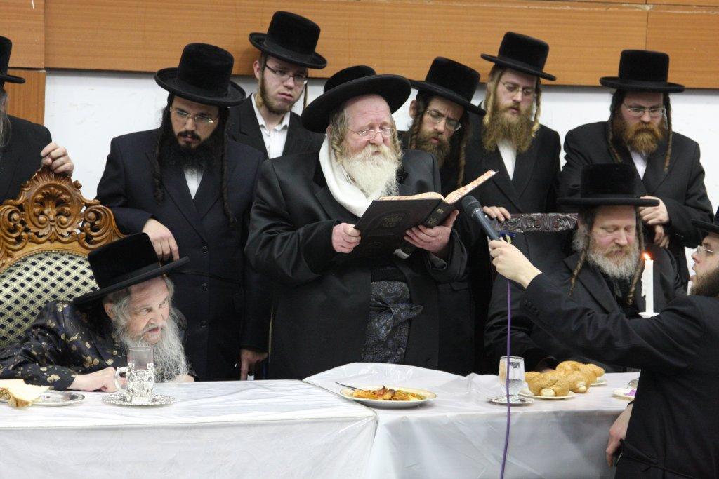 צפו בגלריה: ‏‏טיש יארצייט בחסידות נדבורנה