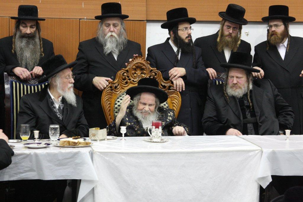 צפו בגלריה: ‏‏טיש יארצייט בחסידות נדבורנה