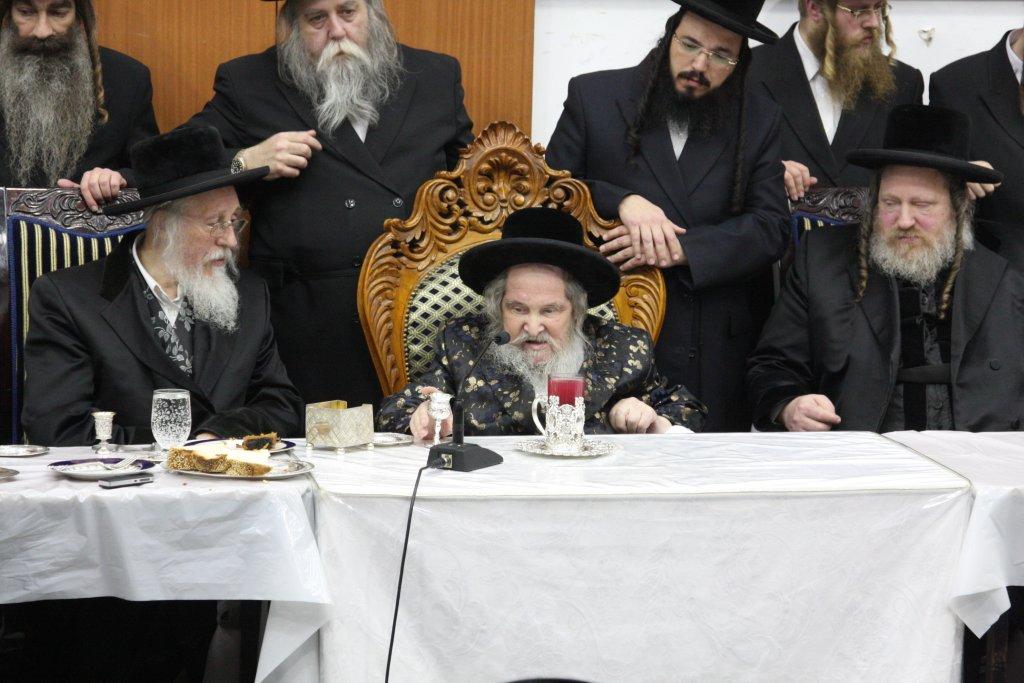 צפו בגלריה: ‏‏טיש יארצייט בחסידות נדבורנה