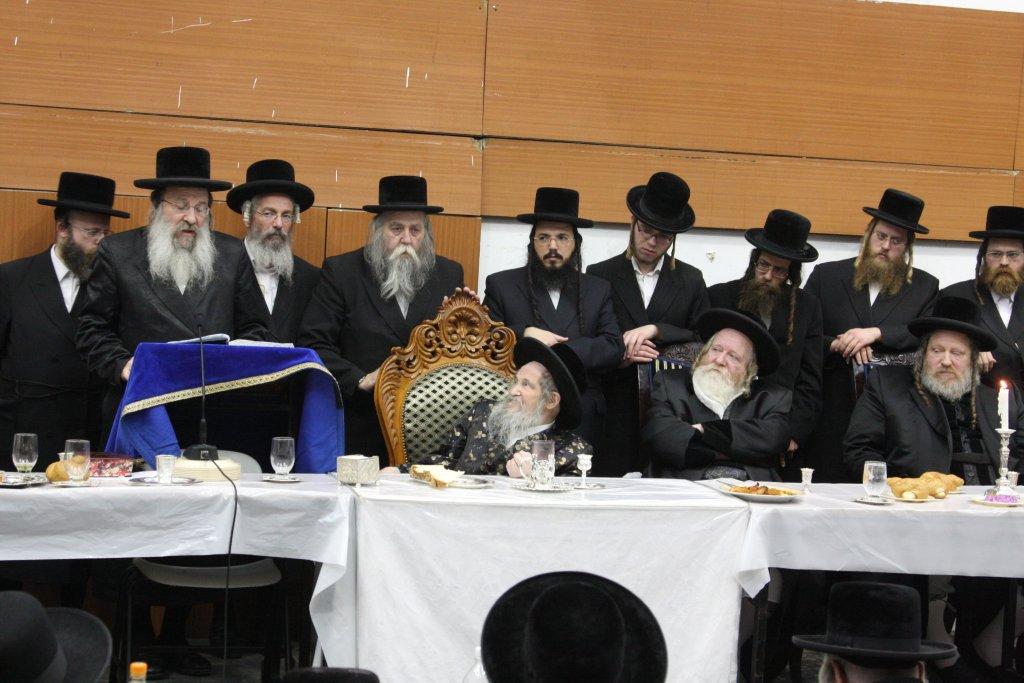 צפו בגלריה: ‏‏טיש יארצייט בחסידות נדבורנה