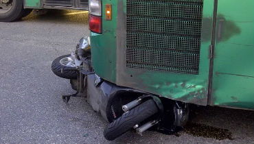 נס: נלכד מתחת לאוטובוס ונפצע קל בלבד