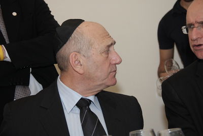 אחרי כתב האישום: אהוד אולמרט חגג עם מאיר פרוש