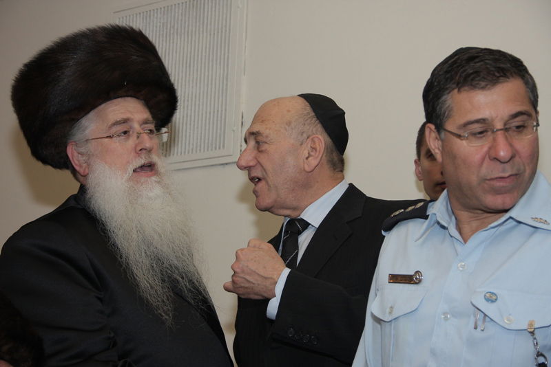 אחרי כתב האישום: אהוד אולמרט חגג עם מאיר פרוש