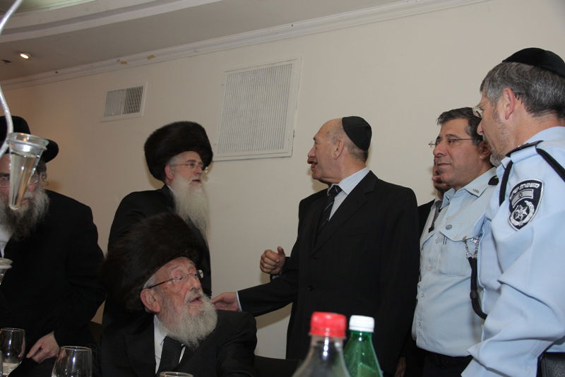 אחרי כתב האישום: אהוד אולמרט חגג עם מאיר פרוש