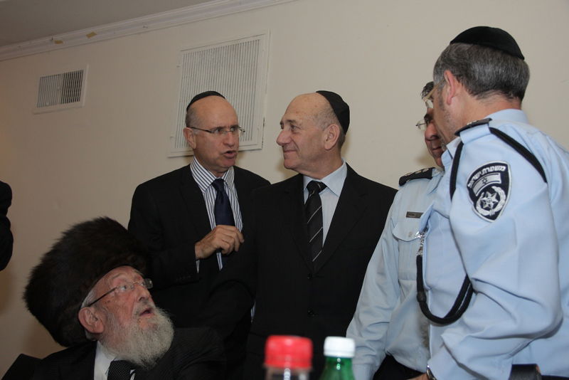 אחרי כתב האישום: אהוד אולמרט חגג עם מאיר פרוש