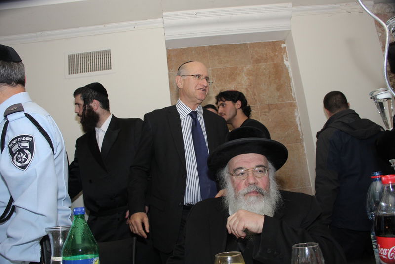 אחרי כתב האישום: אהוד אולמרט חגג עם מאיר פרוש