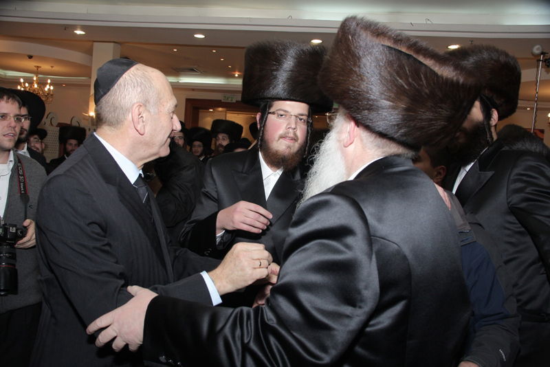 אחרי כתב האישום: אהוד אולמרט חגג עם מאיר פרוש